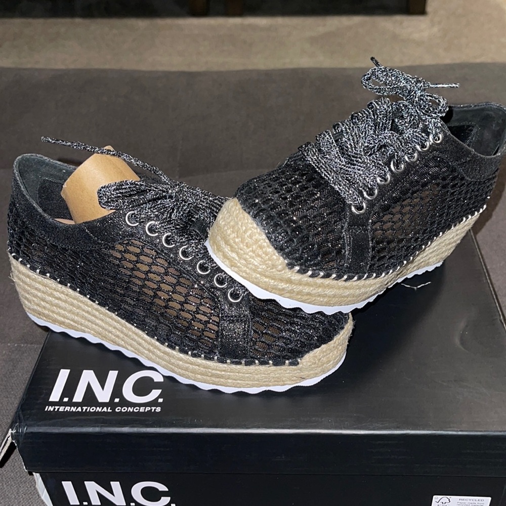 Woman’s Asina Black Mesh sneakers